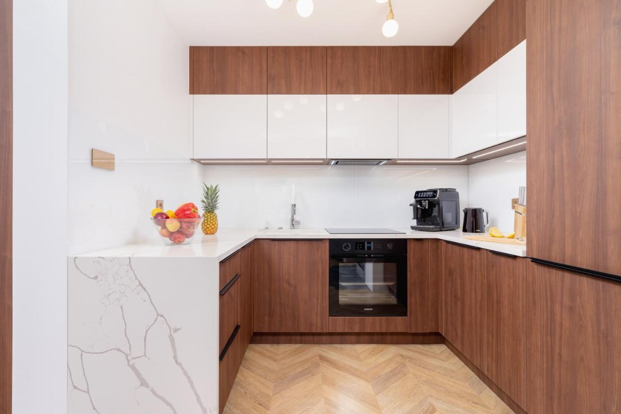 Apartment Premium Salwatorianska Mountain View By Renters Prestige