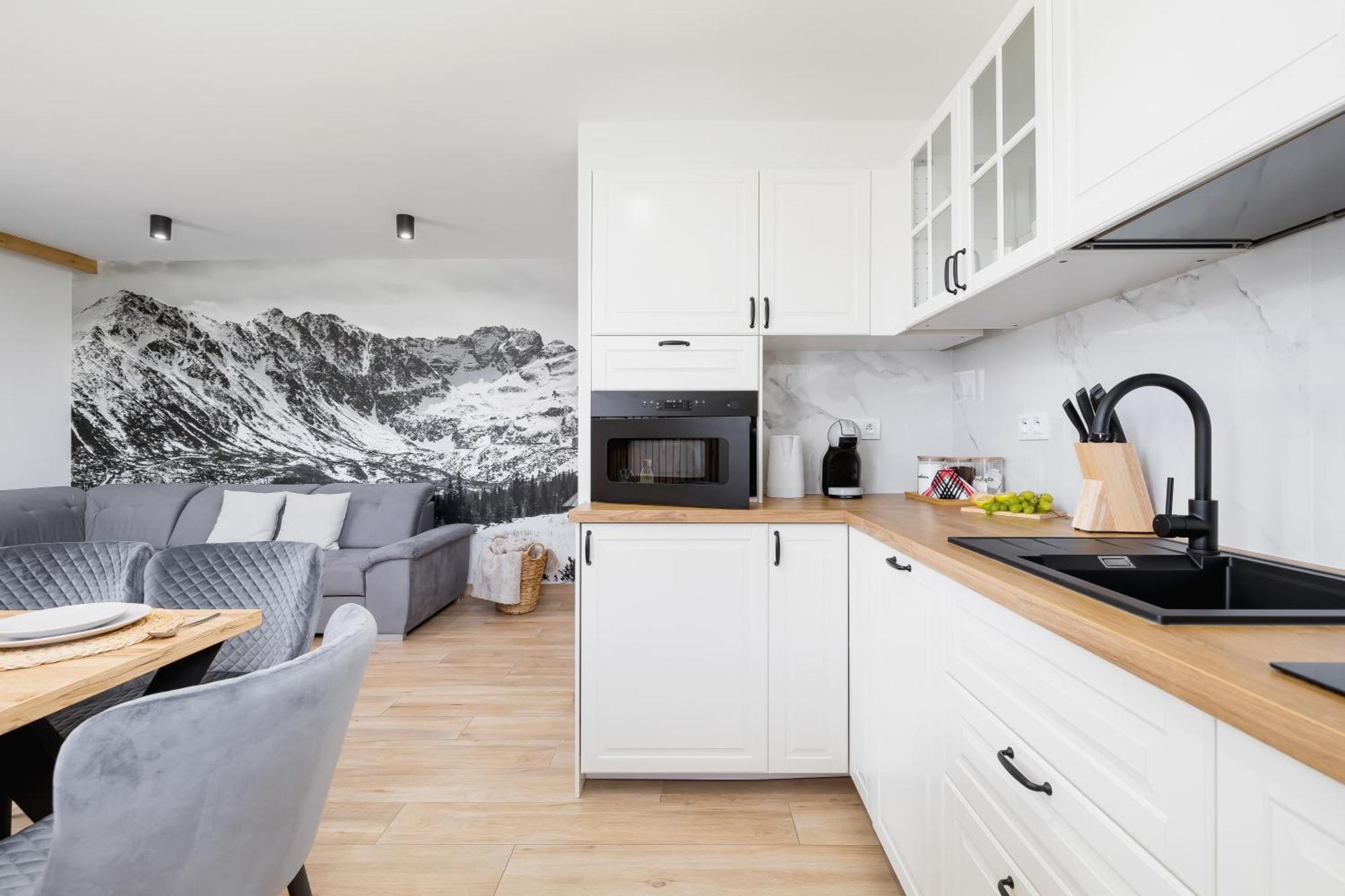 Apartment Premium Salwatorianska Mountain View By Renters Prestige *